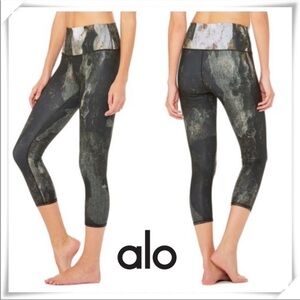 Alo yoga Airbrush High Waist Cropped Leggings Capri Canyon Sz. Small